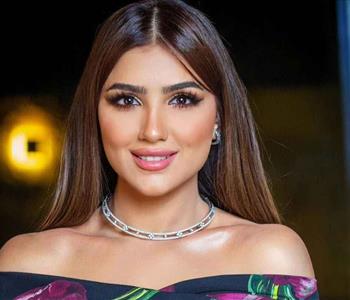 مي عمر تخطف الأنظار بإطلالة صيفية جريئة أمام البحر