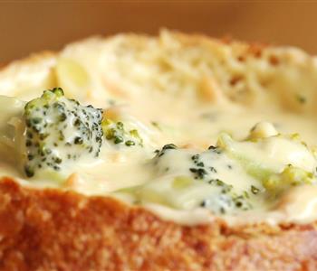 طريقة تحضير شوربة البروكلي بالجبنة