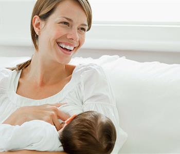 أهم النصائح لزيادة إدرار حليب الأم بعد الولادة