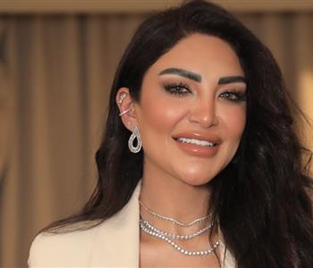 سالي عبد السلام تثير الجدل بسبب صلاتها بالمكياج وطلاء الأظافر ردها يفاجئ المتابعين