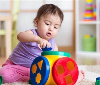 5 ألعاب منزلية تنمي ذكاء الطفل بعمر 3 سنوات