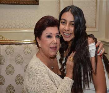 حفيدة رجاء الجداوي تحكي موقف غير تقليدي لها مع الملكة رانيا