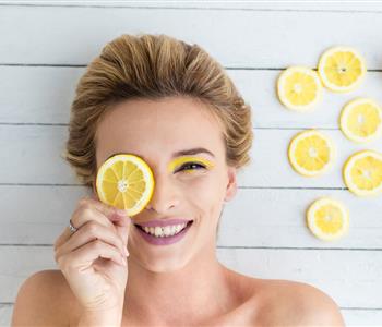 3 وصفات طبيعية من الليمون للعناية بالبشرة