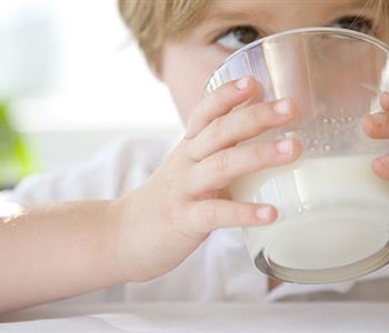 فوائد الحليب للاطفال يعزز من الطاقة الاستيعابية