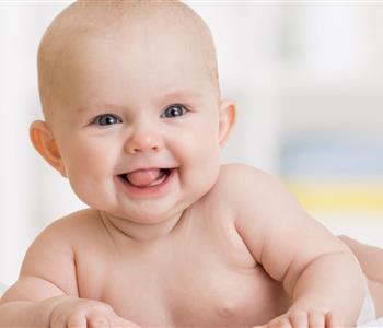 متى يبتسم طفلك لأول مرة؟