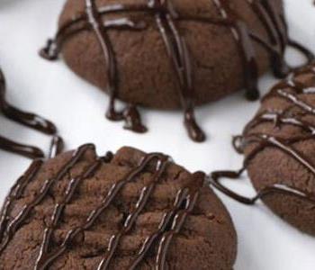 طريقة عمل البسكويت بالشوكولاتة قبل العيد