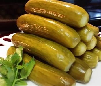طريقة عمل الخيار المخلل المقرمش بخطوات سهلة زي المحلات