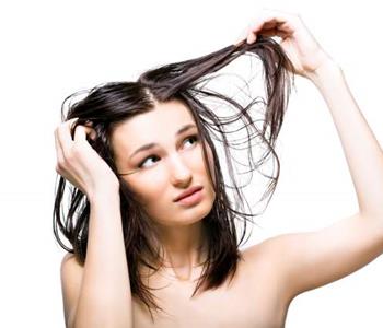 خطوات التعامل مع الشعر الدهني خلال فصل الصيف