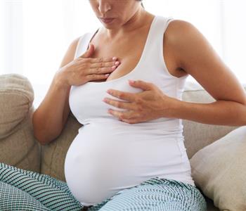 أسباب آلام الثدي أثناء الحمل ومتى يكون غير طبيعي