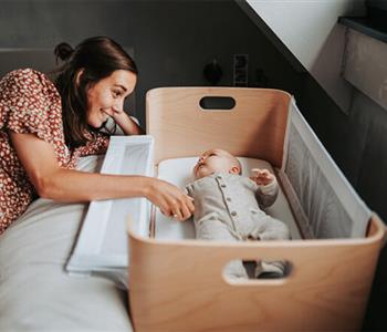 أهمية نوم الأطفال حديثي الولادة في نفس غرفتك