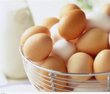 فوائد البيض النيئ يعزز من صحة العقل ويحافظ على خلايا الدماغ