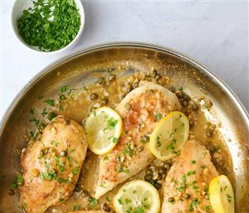 طريقة عمل بيكاتا الدجاج بدون كريمة طعم مميز بخطوات سهلة