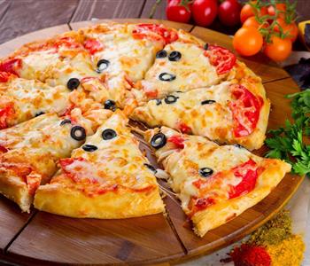 4 طرق لعمل البيتزا مثل المحلات مشكل جبن وبالفراخ وبالسجق