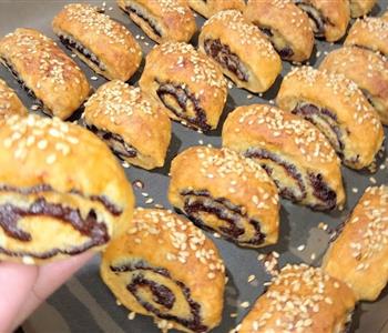 طريقة عمل المنين بالعجوة والشمر والينسون البيتي خطوة بخطوة