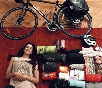 تارا عماد في مغامرة جديدة من القاهرة لأسوان بدراجة هوائية