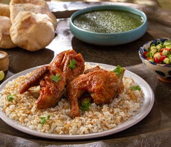 طريقة عمل الدجاج المحشي بالأرز مع الملوخية الخضراء للعزومات