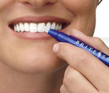 فوائد وأضرار قلم تبييض الأسنان