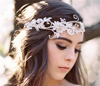 إكسسوارات العروس المثالية في حفلات الزفاف الصيفية