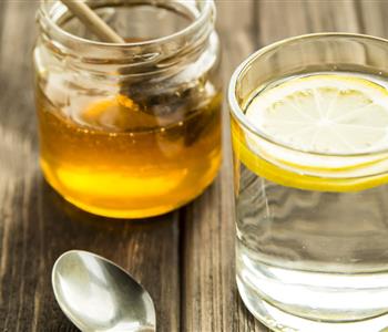 فوائد العسل مع الماء لتعزيز المناعة وتحسين الهضم