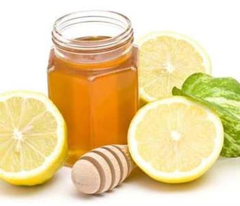 الفوائد الصحية والتجميلية لخليط العسل بالليمون 