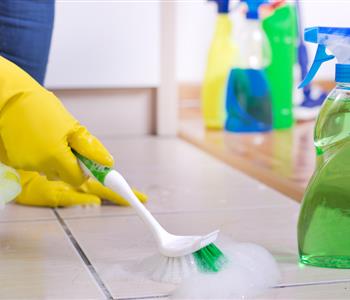 طرق تنظيف فواصل السيراميك المتسخة بمكونات متوافرة في منزلك