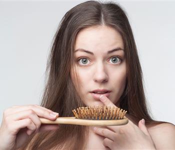 علاج تساقط الشعر الشديد بوصفات طبيعية مجربة