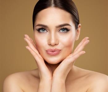 5 طرق طبيعية لنفخ الخدود