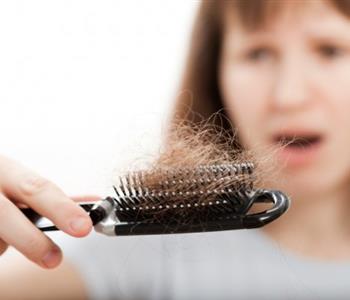 اخطاء شائعة تقع فيها المحجبات تسبب تساقط الشعر وتقصفه