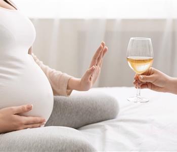 اكلات ومشروبات يمكن أن تسبب الإجهاض.. امتنعي عنها