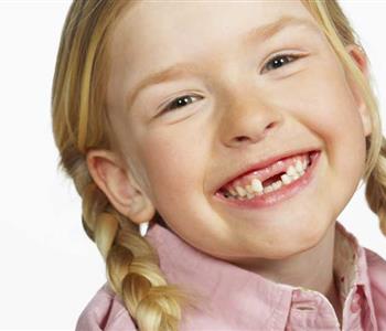 لا تستغني عن أسنان أطفالك اللبنية لها فائدة بالغة