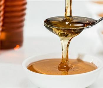 أضرار تناول العسل بالملاعق المعدنية سم قاتل