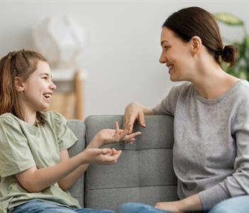 نصائح هامة لتعليم أطفالك كيفية التحدث مع الكبار