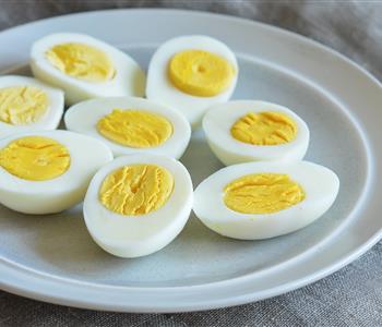 فوائد البيض المسلوق للشعر تقوية وزيادة نموه
