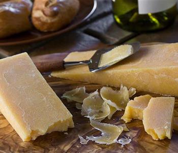 طريقة عمل الجبنة الرومي بالنشا خطوة بخطوة