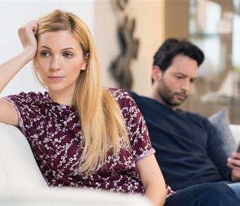 كيفية التعامل مع الإهمال العاطفي بين الأزواج