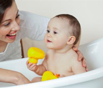كل ما تودين معرفته عن استحمام الأطفال حديثي الولادة عدد المرات ونصائح لتجنب المخاطر