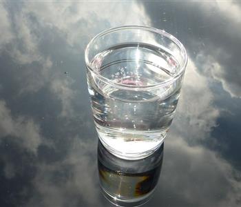5 علامات تنبهك لضرورة شرب المياه بسرعة
