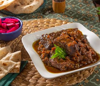 طريقة عمل كباب الحلة مع البطاطس المحمرة وسلطة الزبادي وجبة متكاملة