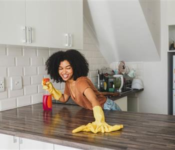 7 عادات يومية للحفاظ على نظافة المنزل بعد التنظيف