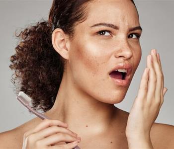 5 علاجات منزلية مذهلة لرائحة الفم الكريهة
