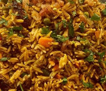 طريقة عمل الأرز البسمتي باللحمة والخضار للعزومات