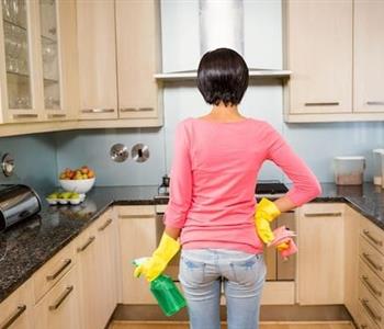 نصائح هامة للحفاظ على حائط مطبخك خالي من الدهون