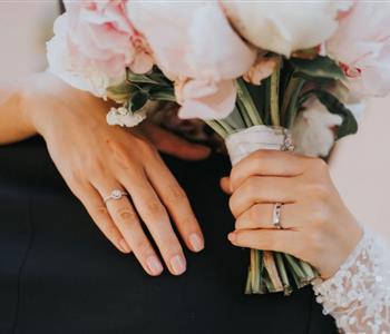 أفضل 5 اتجاهات لأظافر الزفاف لعام 2024