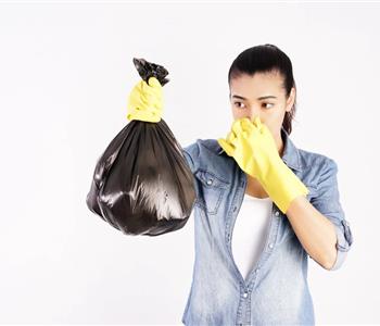 نصائح فعالة للتخلص من رائحة القمامة الكريهة