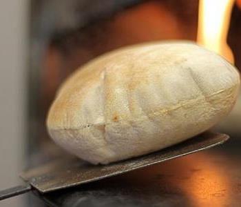 طريقة عمل الخبز العادي في الفرن بالخطوات