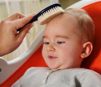 وصفات طبيعية لعلاج الشعر الخفيف عند الأطفال