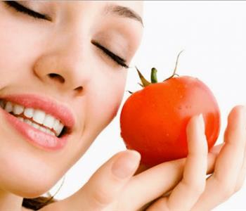 ماسك الطماطم لعلاج حب الشباب