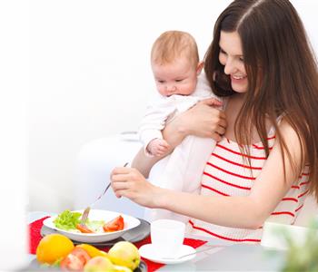 6 أطعمة مفيدة للأم بعد الولادة ينصح بتناولها