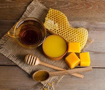 فوائد شمع العسل للنساء شفاء داخلي وخارجي