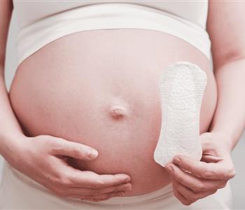 هل من الطبيعي نزول إفرازات مهبلية مائية في بداية الحمل